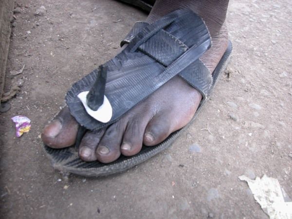 Модная летняя Обувь из резины (16 фото)