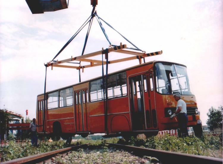 Икарусы на шасси от трамвая (10 фото)