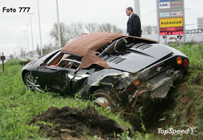 Происшествия и курьезы автомобильного мира (65 фото)