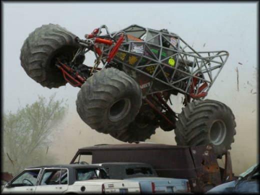 Бигфуты - Автомобили-монстры на огромных колесах (53 фото)