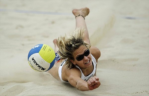Пляжный женский волейбол (7 фото)