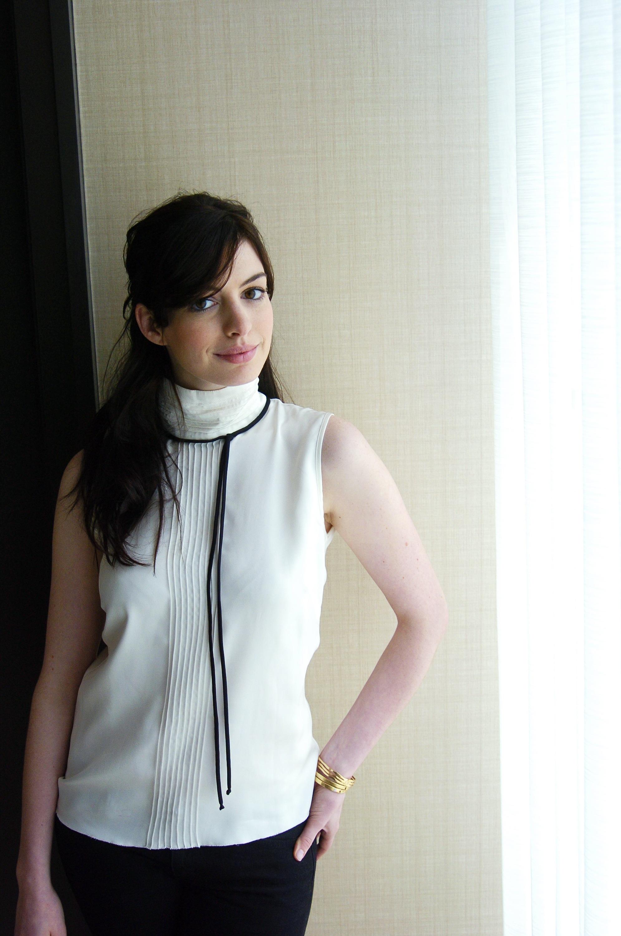 Энн Хэтэуэй (Anne Hathaway) (28 HQ фото)