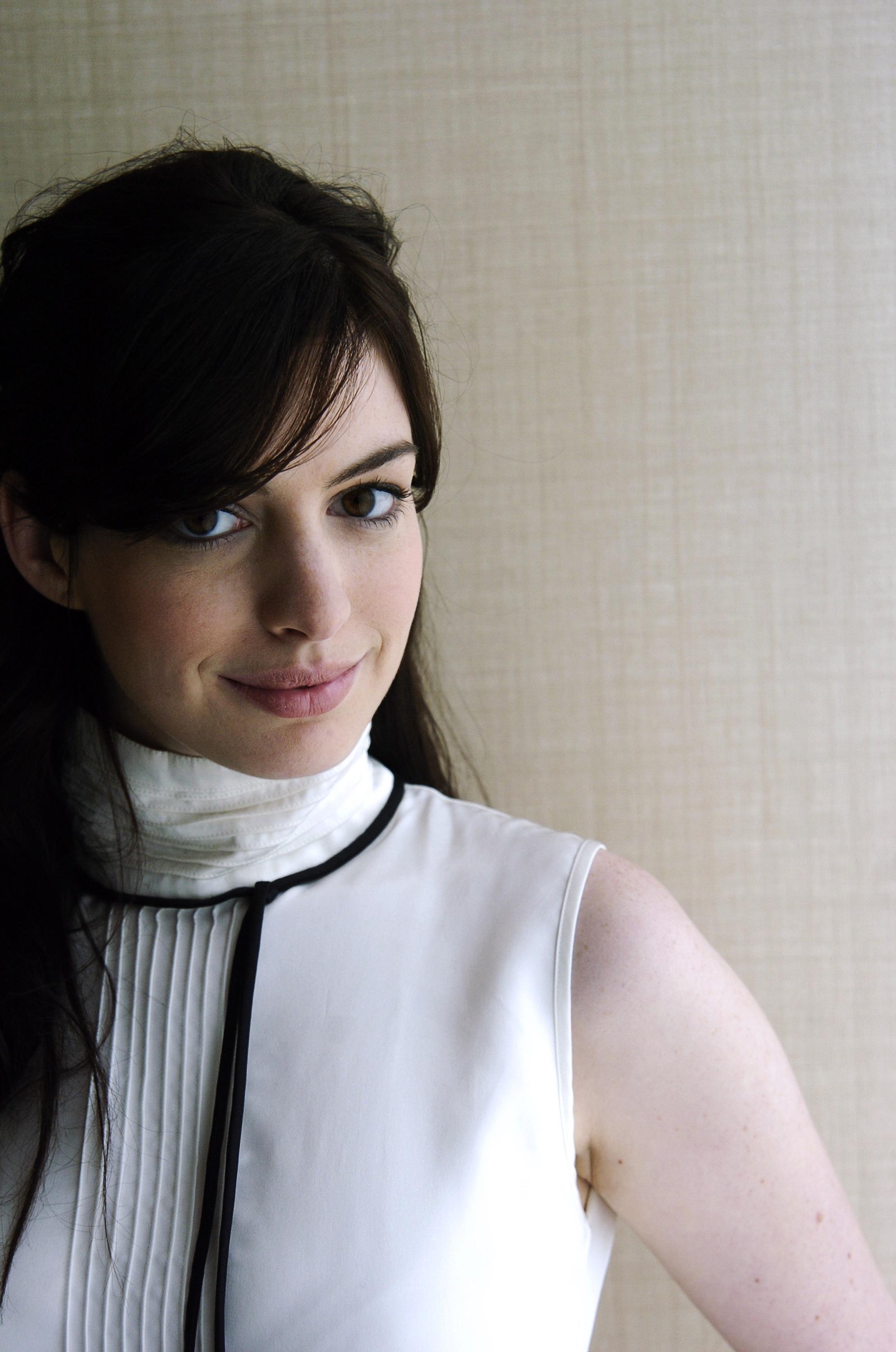 Энн Хэтэуэй (Anne Hathaway) (28 HQ фото)