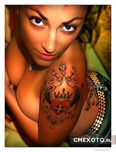 Красивые татуированные девушки (27 фото)