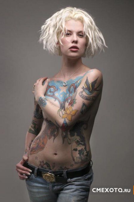 Красивые татуированные девушки (27 фото)