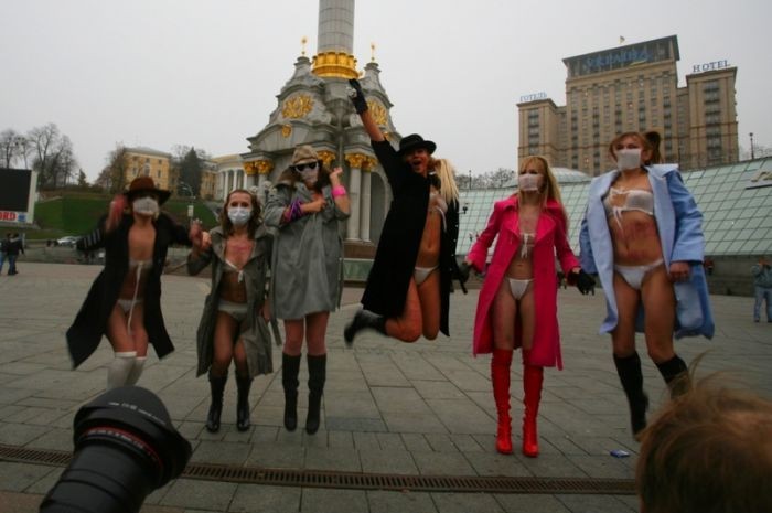 Украинские девчонки устроили Флешмоб