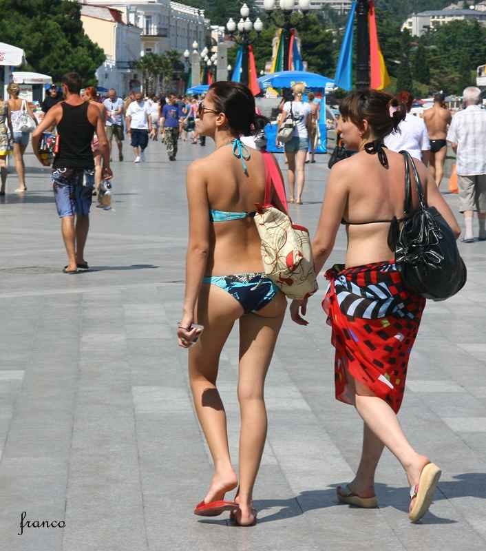 Летние крымские девушки 2009 (70 фото)