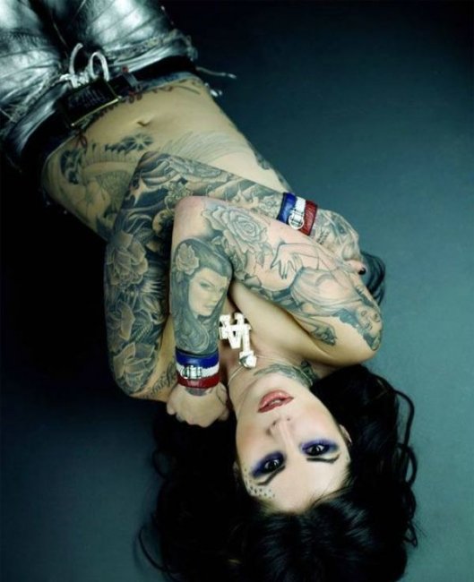 Красивые девушки с татуировками (50 фото)