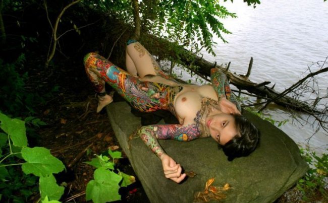 Красивые девушки с татуировками (50 фото)