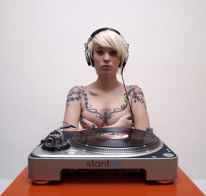 Сексуальные девушки DJ (32 фото)