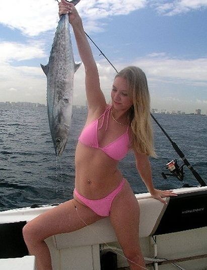 Симпатичные девчонки на рыбалке (40 фото)