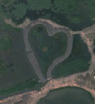 Красивейшие места нашей планеты в виде символа Любви - Сердца (9 фото)