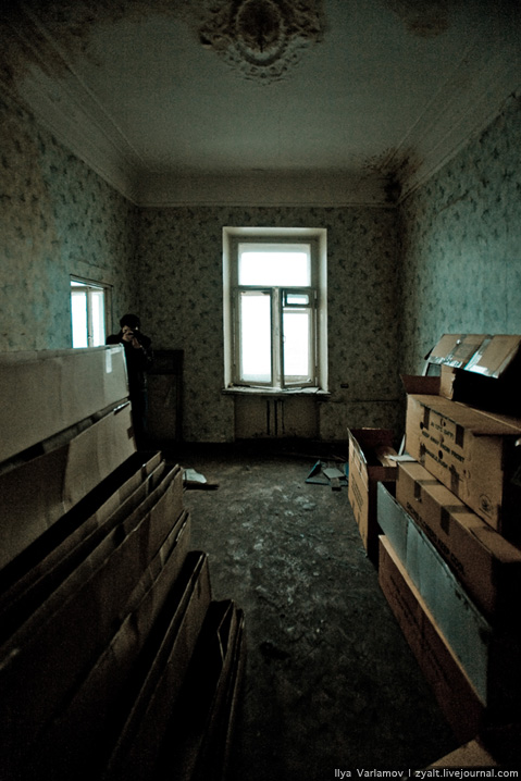 Заброшенный пустой дом (25 фото)