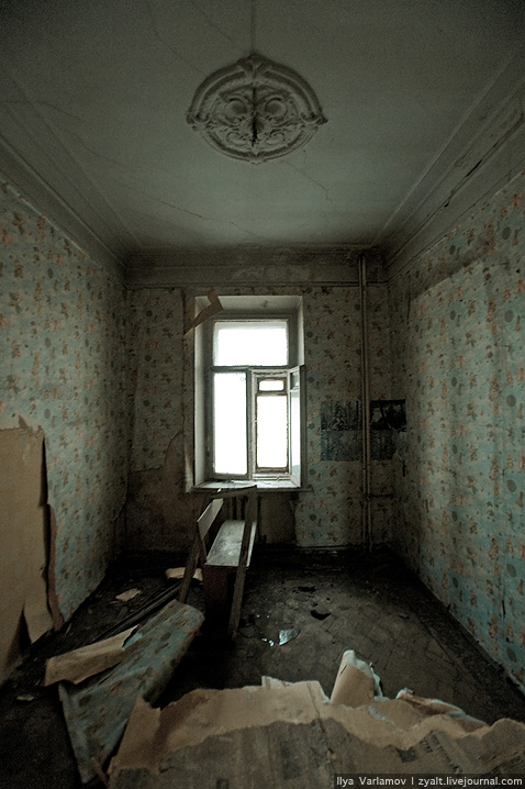 Заброшенный пустой дом (25 фото)
