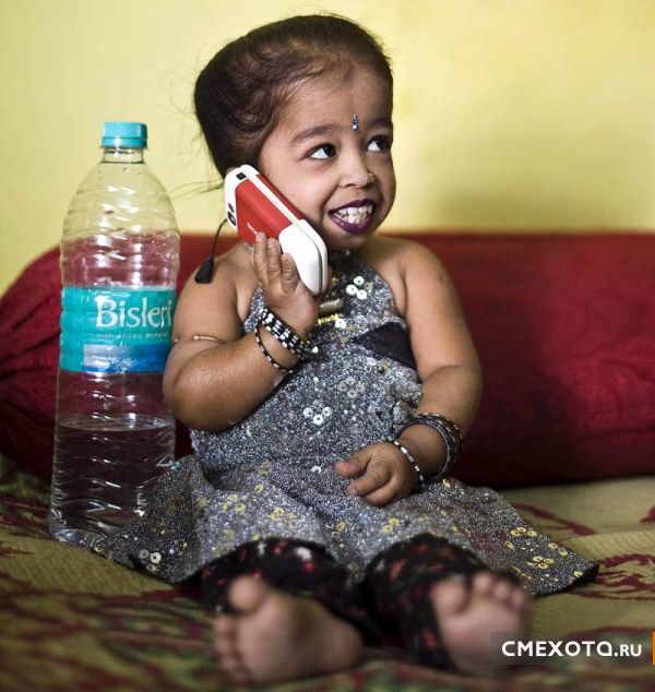 Самая маленькая школьница в мире - Джиоти Амге (Jyoti Amge) (5 фото)