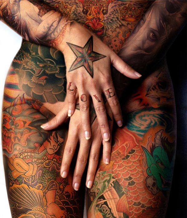Голые девушки с татуировками (61 фото)