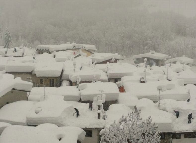 Италию завалило снегом (9 фото)