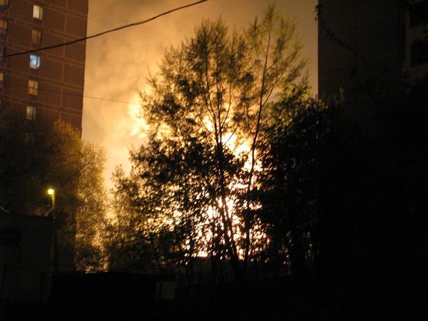 Аццкий пожар в Москве - Столб огня в 200 метров (Видео + 11 фото)