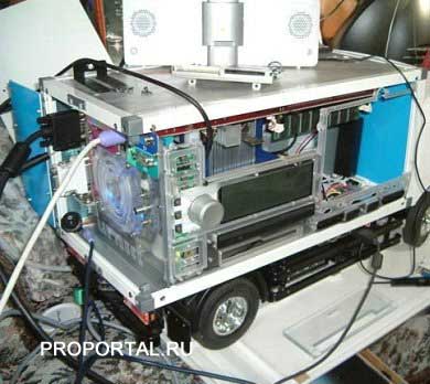 ПК в игрушечном грузовике Mercedes Benz (3 фото) ПК в игрушечном грузовике Mercedes Benz (3 фото)