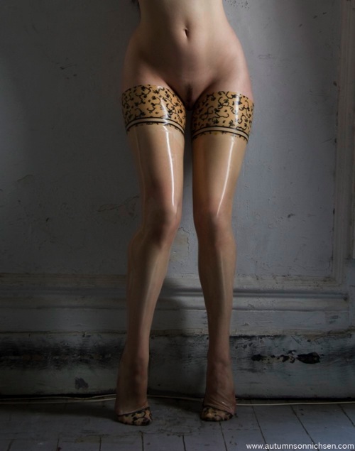 Обнаженные девушки в работах Autumn Sonnichsen (12 фото) Обнаженные девушки в работах Autumn Sonnichsen (12 фото)