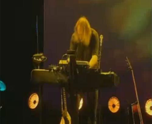 Bill Bailey играет разные фишки на синтезаторе и гитаре (4 ролика) Bill Bailey играет разные фишки на синтезаторе и гитаре (4 ролика)