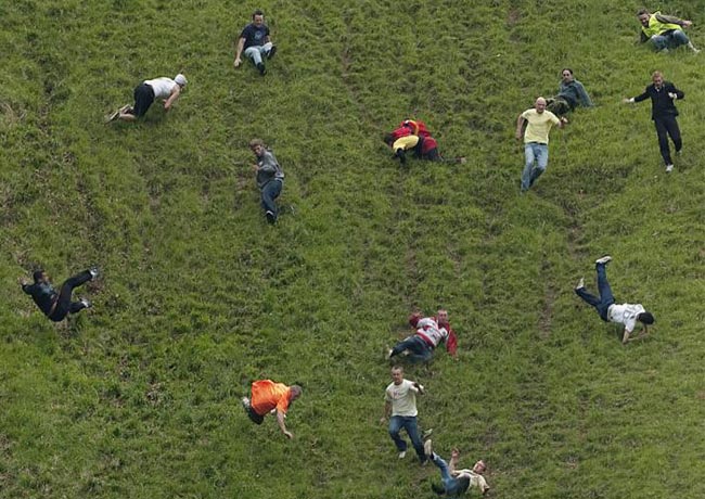 Сырный забег - наперегонки с горы (17 фоток) Сырный забег - наперегонки с горы (17 фоток)