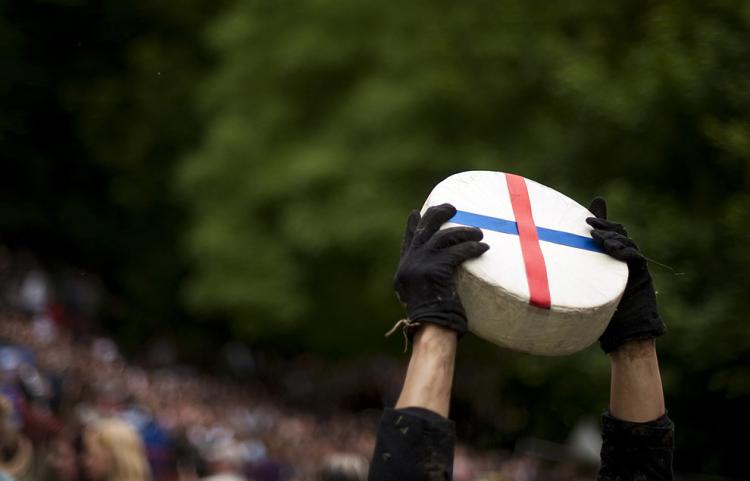 Сырный забег - наперегонки с горы (17 фоток) Сырный забег - наперегонки с горы (17 фоток)