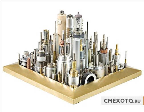 Целый город из компьютерных плат и деталей (11 фото) Целый город из компьютерных плат и деталей (11 фото)